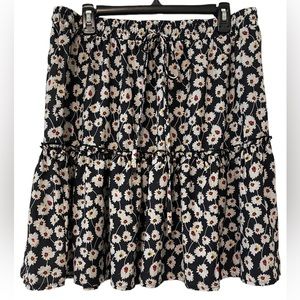 Super cute plus size floral skirt,  no tags, but likely a 2x or XXL. sk0001
